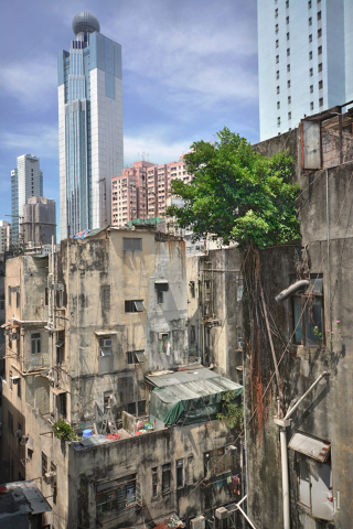 Illustration for article titled These post-apocalypse images of Hong Kong are actually real photos